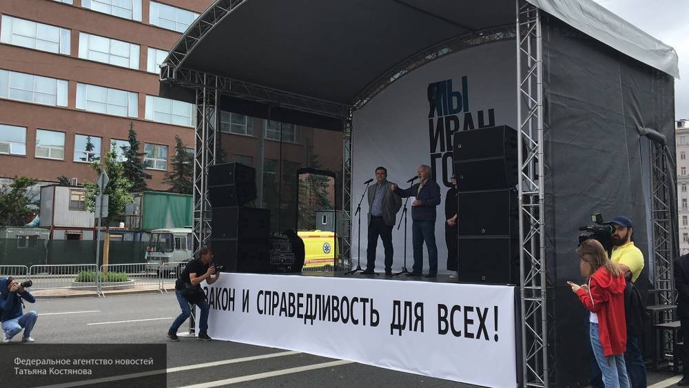 «Оголтелая самоуверенность» оппозиции стала причиной провала митингов в Москве
