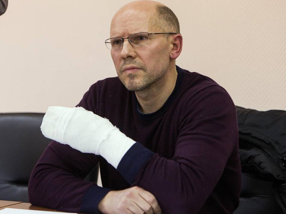 Суд освободил калининградского журналиста Игоря Рудников, переквалифицировав его дело на более мягкие статьи