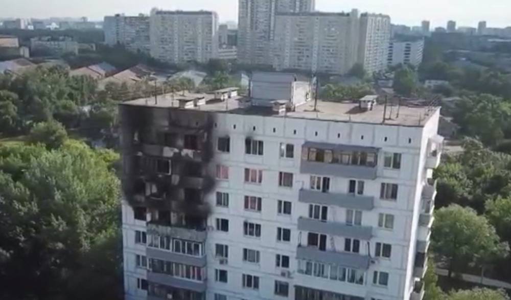 СК начал проверку после гибели двух человек при пожаре на севере столицы
