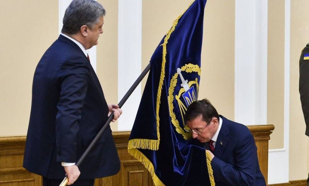 Луценко цепляется за должность, чтобы прикрыть отступление Порошенко | Политнавигатор
