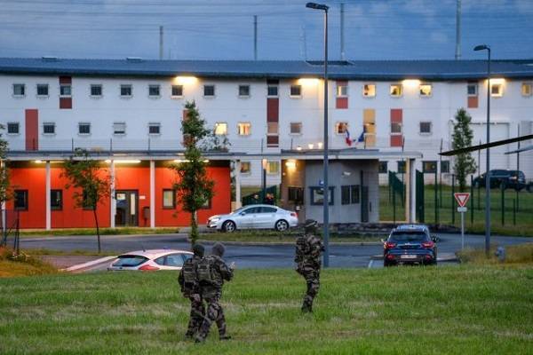 Охранники взяты в заложники во французской тюрьме