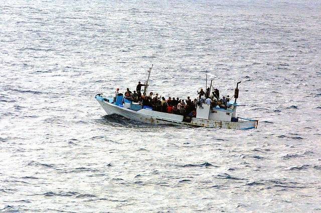 Лодка, перевозившая 40 нелегальных эмигрантов, затонула у берегов Турции
