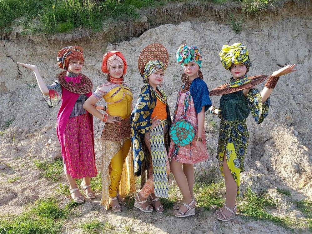 Ульяновские модницы прошли 100 километров по горам и победили в деревянных нарядах