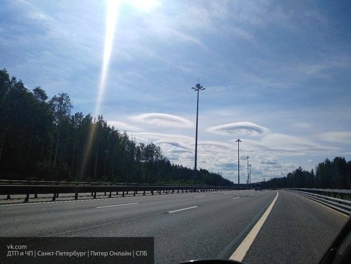 В небе над Ленобластью заметили похожие на НЛО облака - newinform.com - Петербурга - Санкт-Петербург