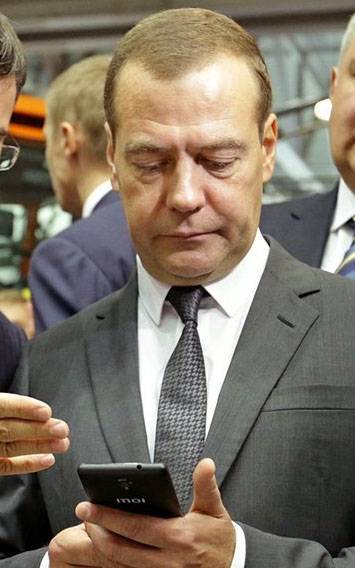 Медведев озадачил посла Ирака своим «кукумбером»