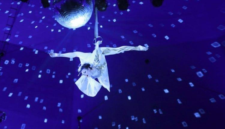 Акробаты и клоуны: в Минске новое цирковое шоу посвятили Евроиграм