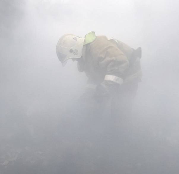 МЧС: пожар в азовском цехе по производству матрасов потушили