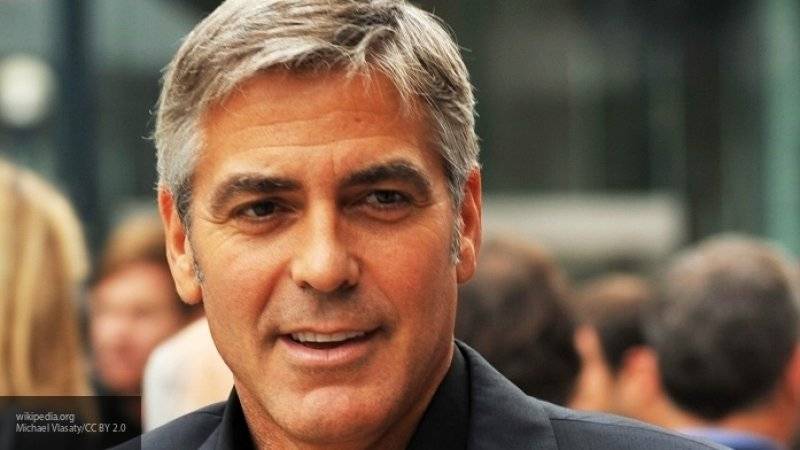 Пара итальянцев притворялась Джорджем Клуни и продавала от его лица одежду