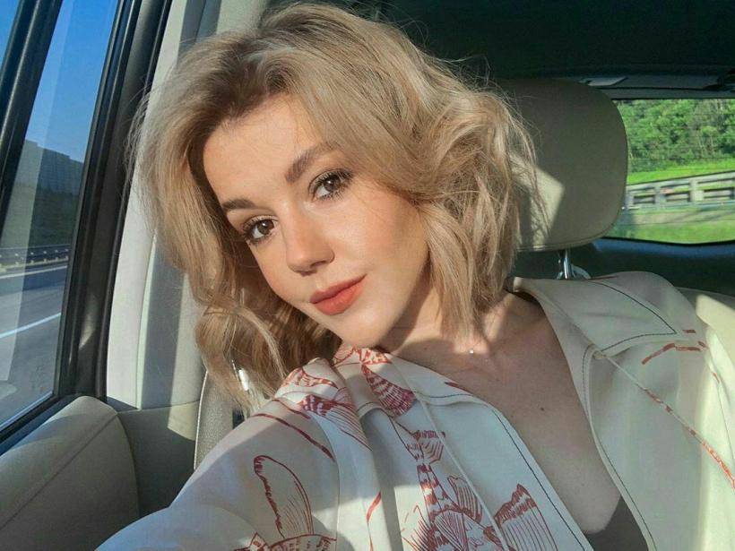 Певица Юлианна Караулова посоветовала избавиться от негатива в полнолуние