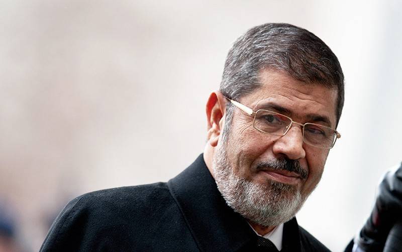 Экс-президент Египта Мурси умер во время судебного заседания