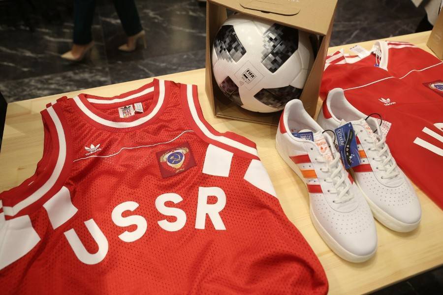 Литовские депутаты призвали Adidas отказаться от выпуска товаров с символикой СССР