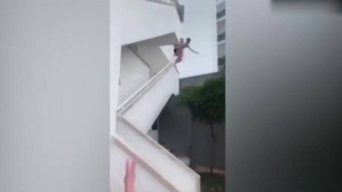 Турист спрыгнул с балкона на Майорке, чтобы получить страховую выплату от отеля