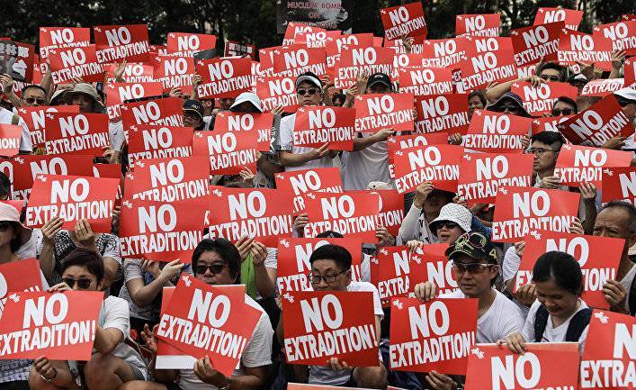 Гонконгский закон об экстрадиции: два миллиона участников протеста и требования об отставке руководства (CNN, США)