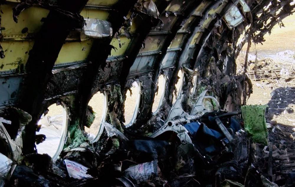 Пилотов сгоревшего SSJ-100 отстранили от полетов