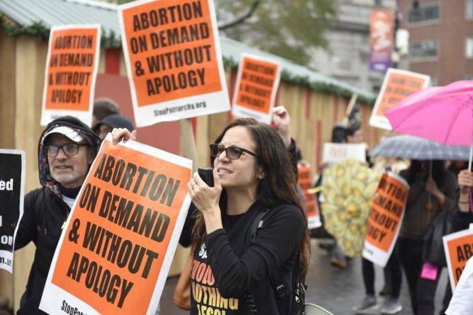Нью-Йорк выделит $250 тыс. на аборты для женщин без страховки и жительниц штатов, где их запретили