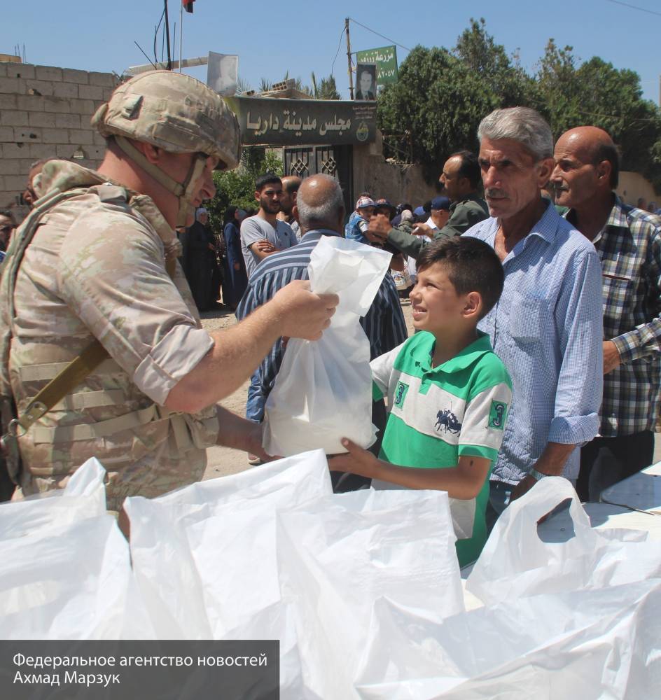 Военная полиция РФ и ЦПВС раздали жителям Сирии 500 продуктовых наборов