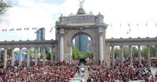 Безумие в Торонто. «Рэпторз» чествуют два миллиона человек (фото, видео)