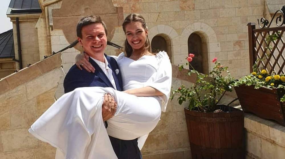 "Мисс Украина" вышла замуж за российского телеведущего (фото)