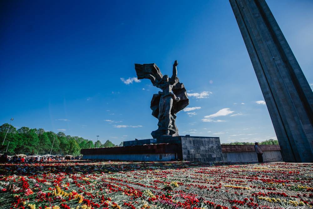 В Латвии решили снести памятник Освободителям Риги