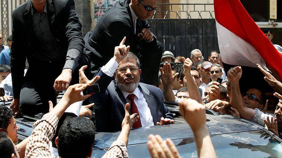 Мухаммед Мурси - Власти Египта запретили похоронить Мурси на семейном кладбище - iz.ru - Египет
