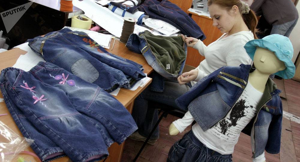 Джинсы стали шить на заводе в Алмалыке | Вести.UZ