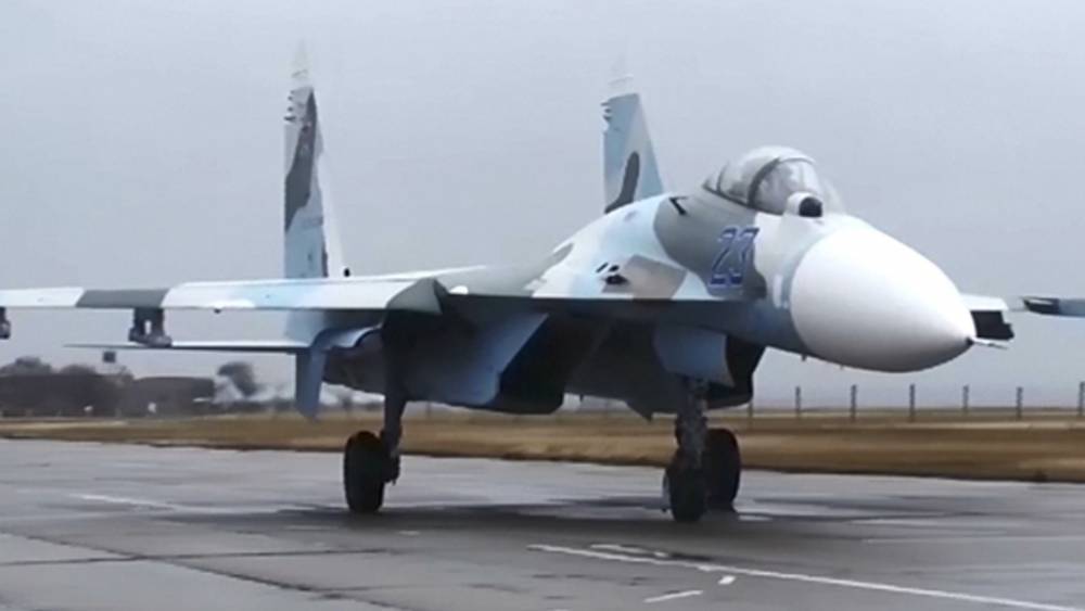 Американский бомбардировщик шарахнулся в сторону: Минобороны РФ рассекретило видео перехвата Су-27