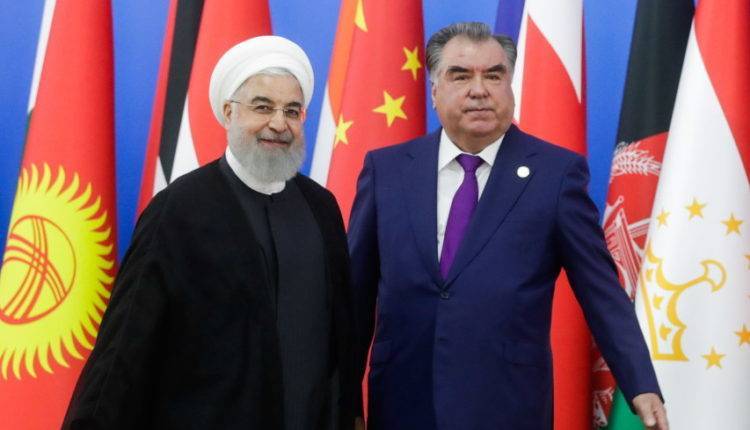Рухани заявил Рахмону, что его визит в Душанбе укрепит дружбу двух стран