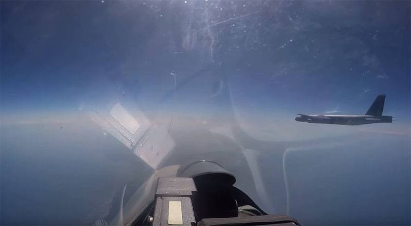 Показано видео перехвата американского В-52Н российским Су-27