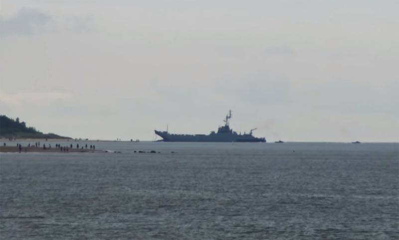 Корабль ВМС Польши получил пробоину во время учений у берегов Литвы