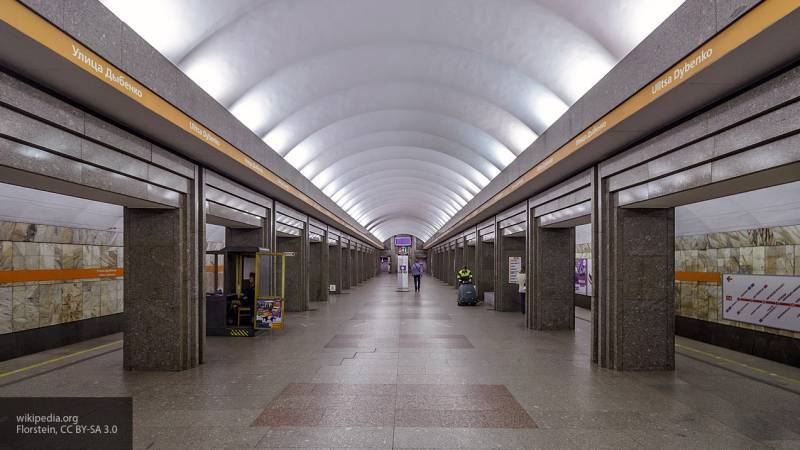 Четыре станции петербургского метро закрыли из-за задымления