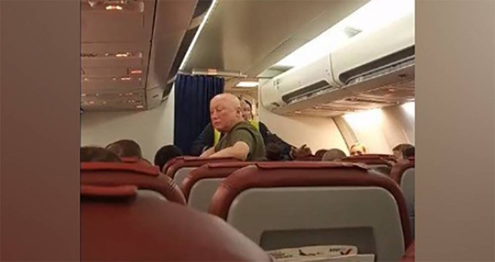 Рейс из Новосибирска в Паттайю задержали из-за "бунта" пассажиров