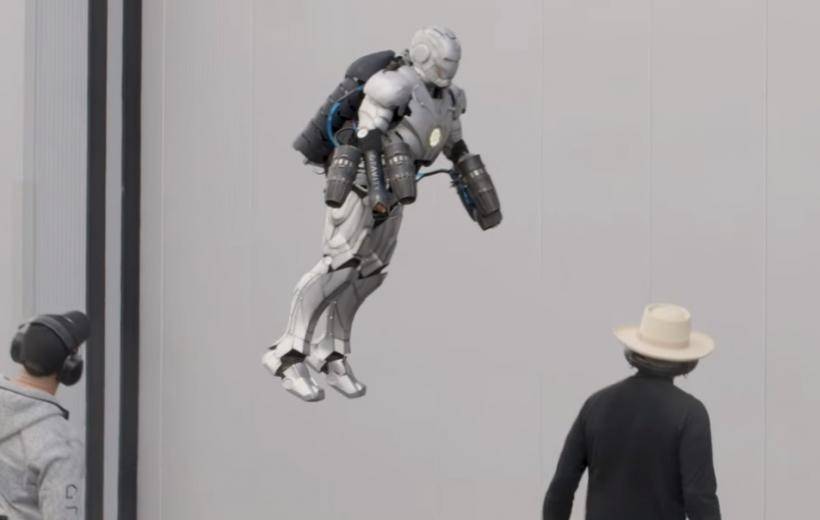 Звезда шоу "Разрушители легенд" Адам Сэвидж создал титановый рабочий костюм Железного человека