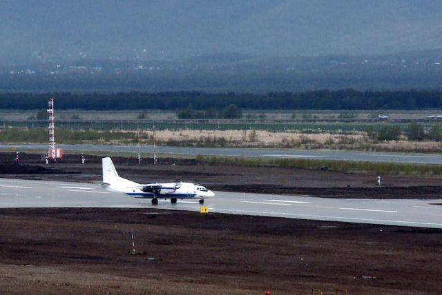 В аэропорту Якутска Ан-24 выкатился за пределы взлетно-посадочной полосы