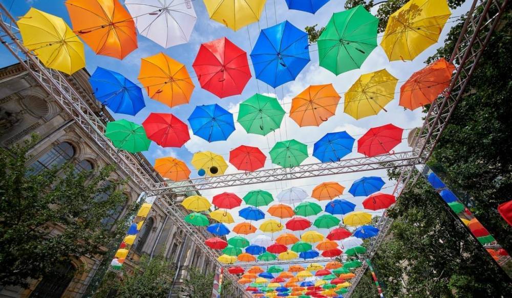 Петербургскую «Аллею парящих зонтиков» в этом году устраивать не будут