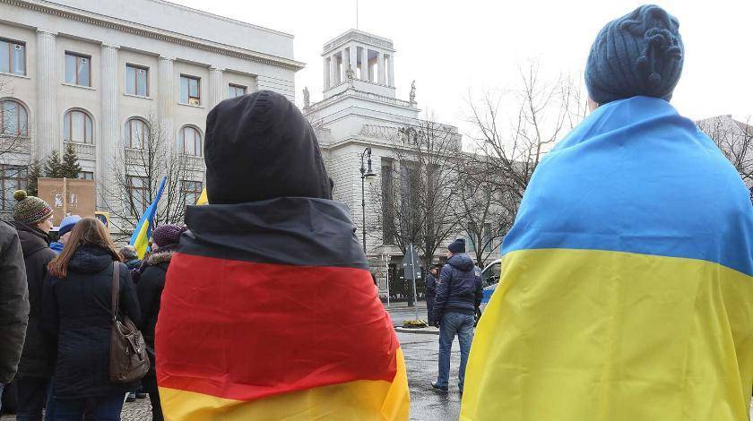 "Пособники Кремля": Киев обвинил Берлин в чрезмерной лояльности