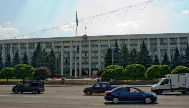 Премьер Молдовы Майя Санду требует смены Конституционного суда