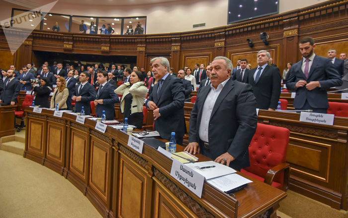 Новый депутат принес присягу в парламенте Армении