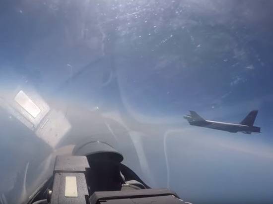 Минобороны показало видео перехвата американского бомбардировщика B-52H