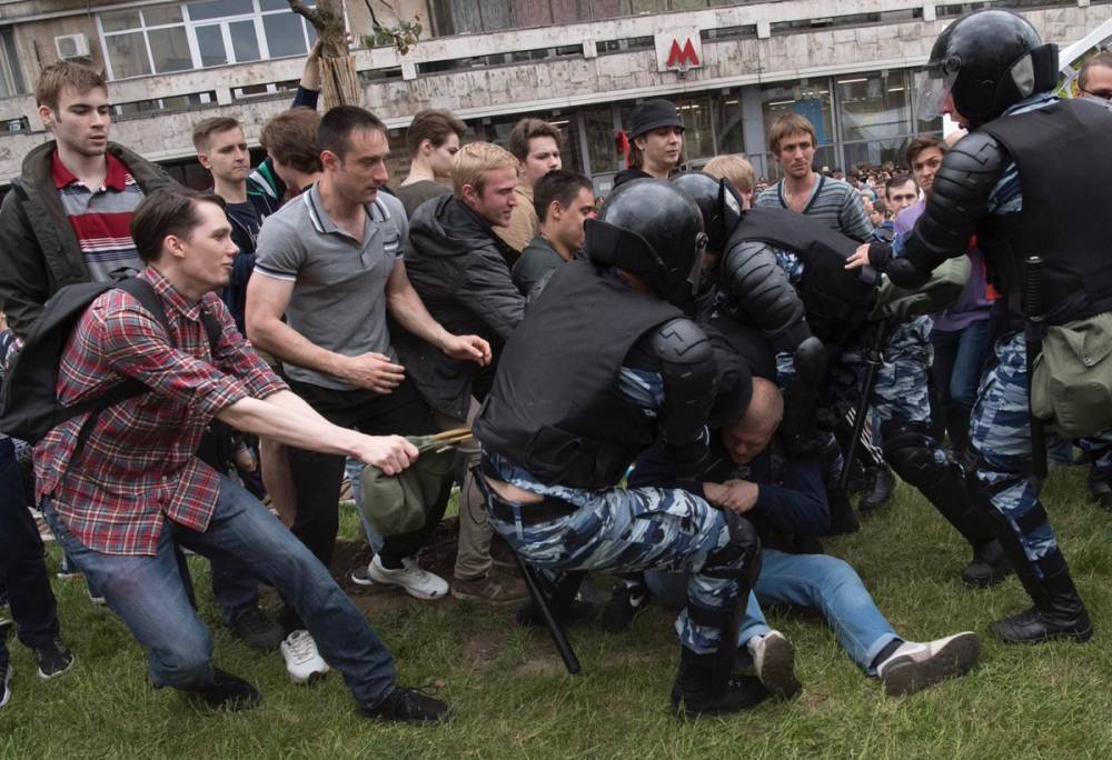 Российские власти готовятся к новым массовым протестам