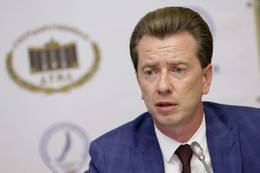 Медведев предложил выборочно повысить пособия по уходу за ребёнком