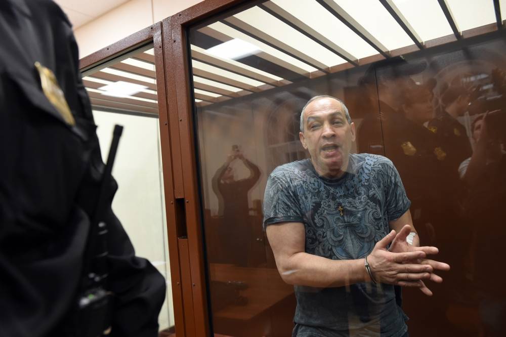 Арестованный экс-глава Серпуховского района Александр Шестун порезал себе руки в суде