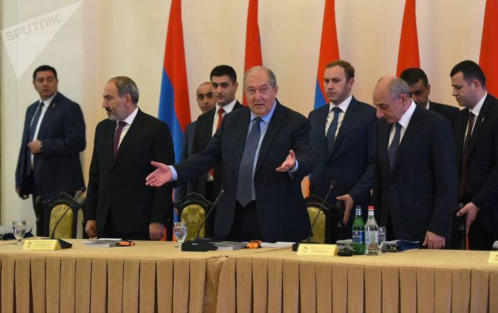 Не только дороги и школы: президент и премьер о новом формате действий в фонде "Армения"