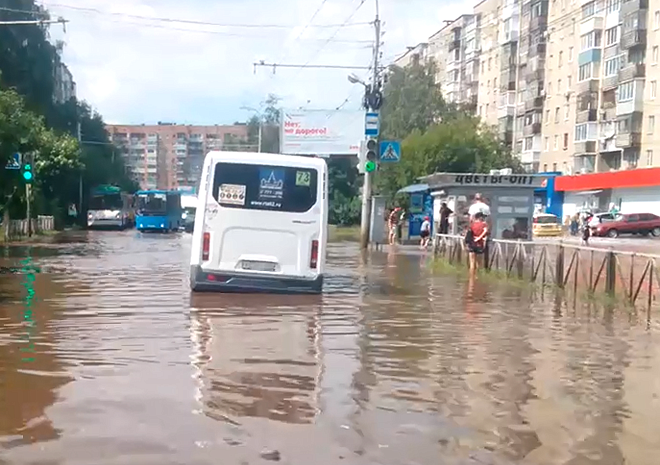 Рязанцы сняли на видео потоп в Канищеве после ливня