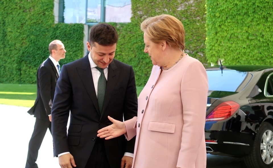 Зеленский встретился с Меркель в Берлине