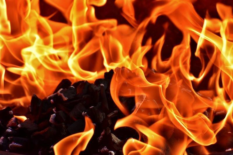 В Далматовском районе мужчина обиделся на родственников и поджёг их дом