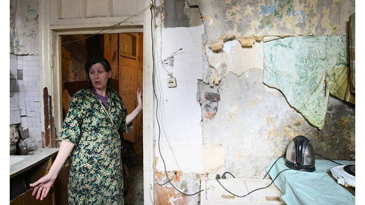Перенос сноса: в России ветхие дома будут ремонтировать