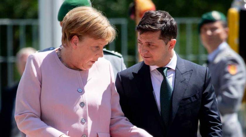 Меркель едва устояла на ногах на встрече с Зеленским