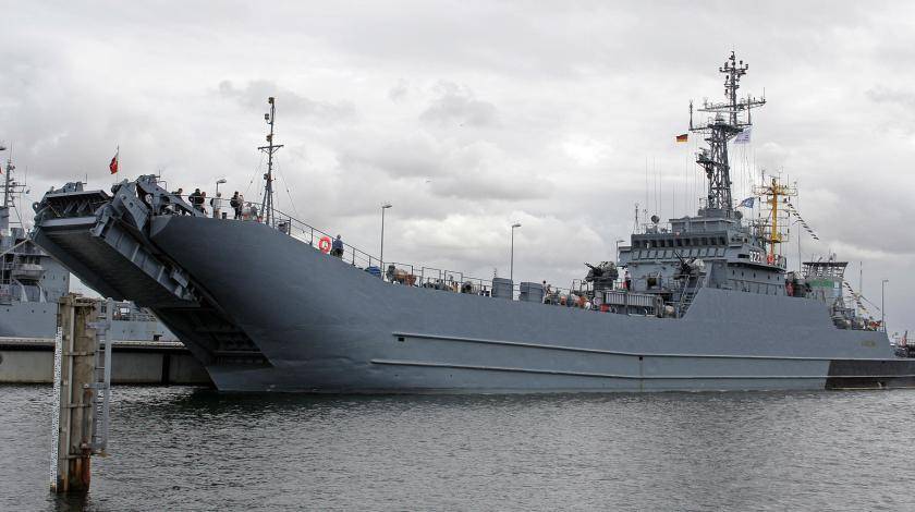 Польский корабль получил пробоину на учениях НАТО