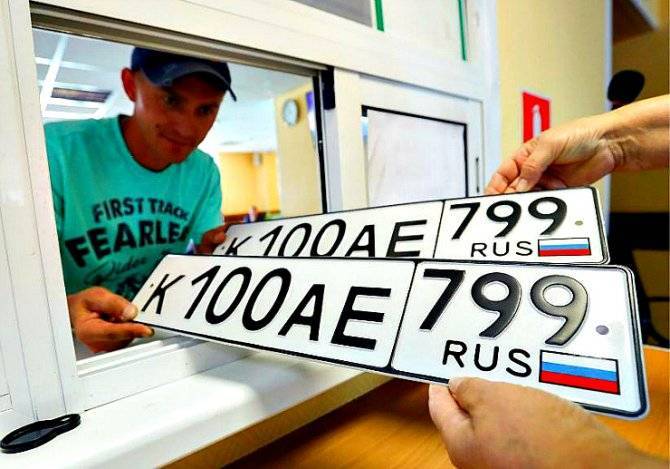 Закон о&nbsp;выдаче номеров в&nbsp;автосалонах одобрен правительством России