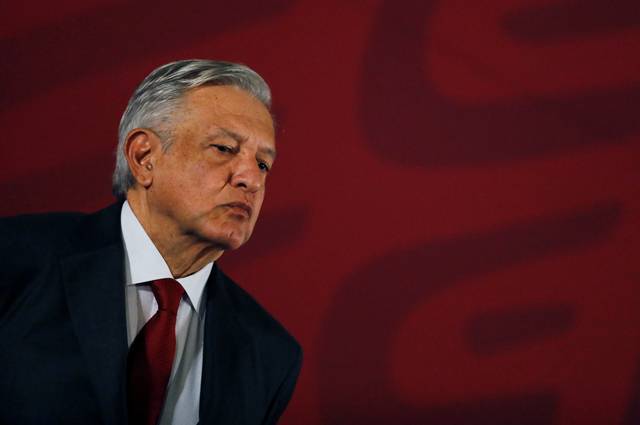 Президент Мексики предложил провести референдум о доверии к себе